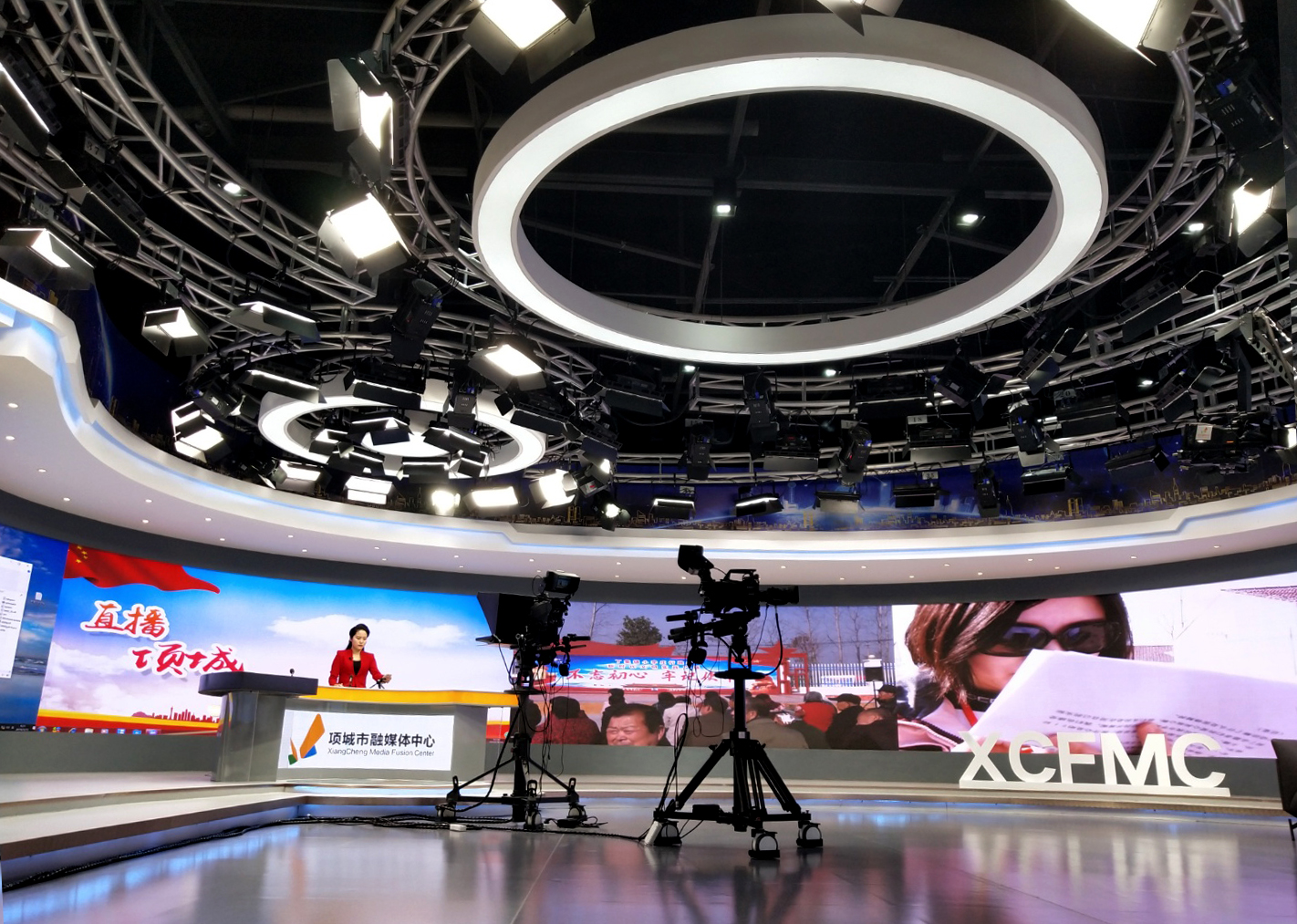 项城市融媒体中心全景演播厅及指挥中心 (3).jpg