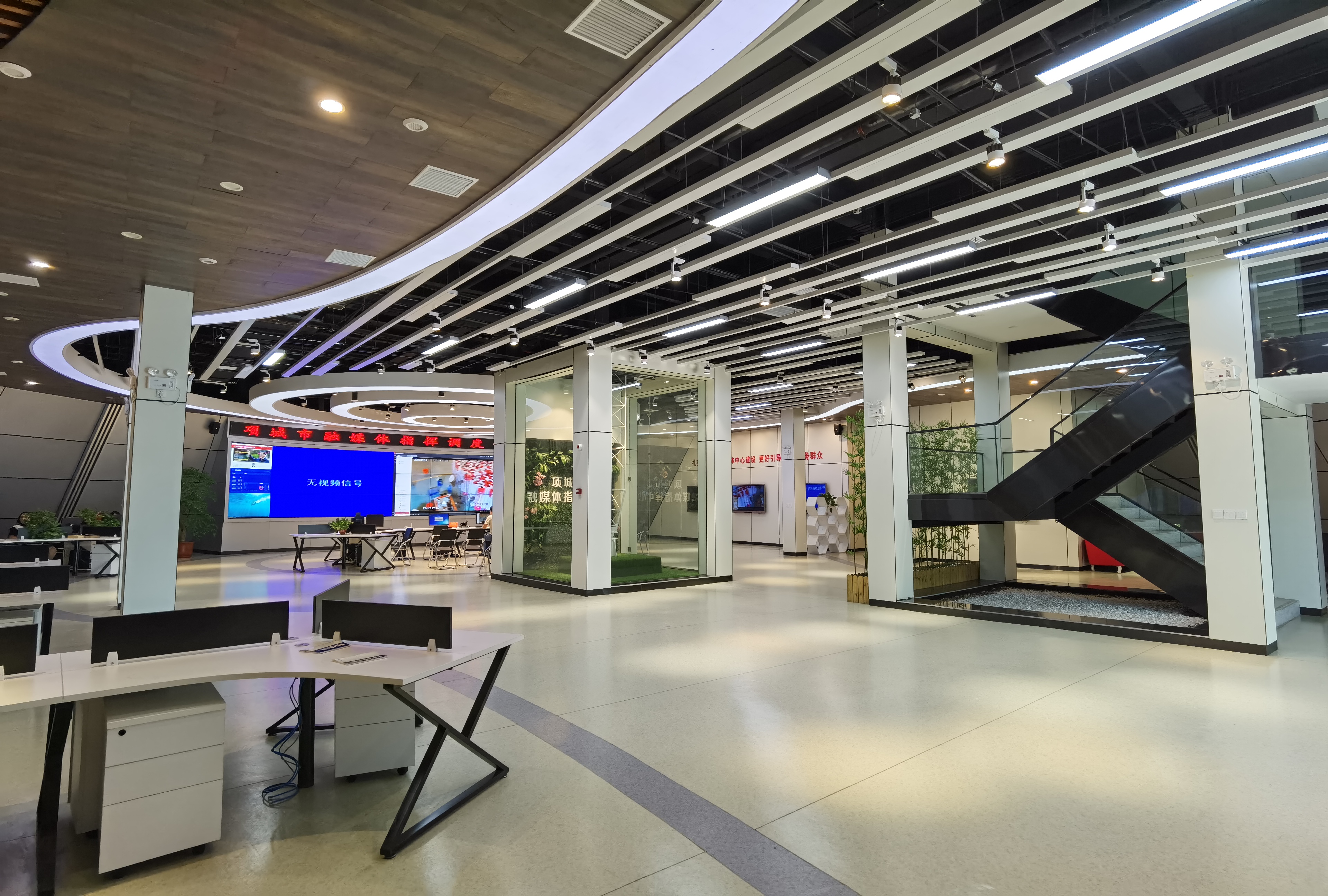 项城市融媒体中心全景演播厅及指挥中心 (5).jpg